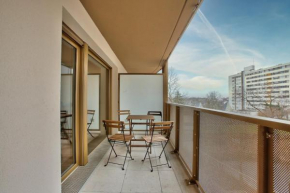 Private room in sharing apartment free parking